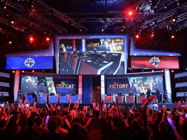 LPL最新赛程公布：夏季赛决赛和冒泡赛这么打